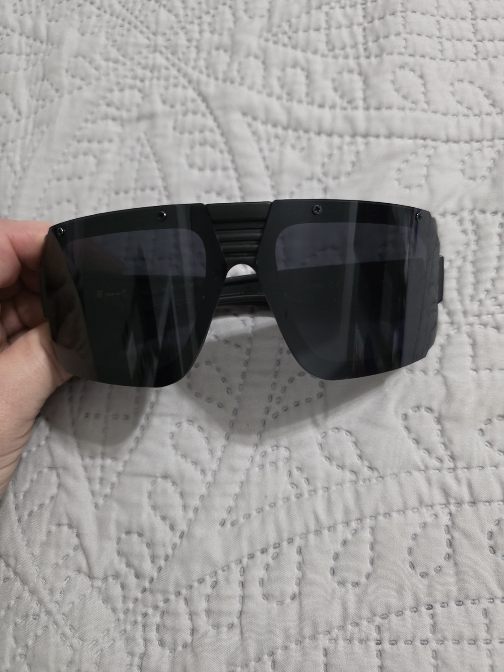 Black VR-Style Protective Visor Glasses